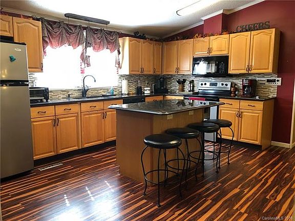 3rd image of 3095 Hollywood Dr