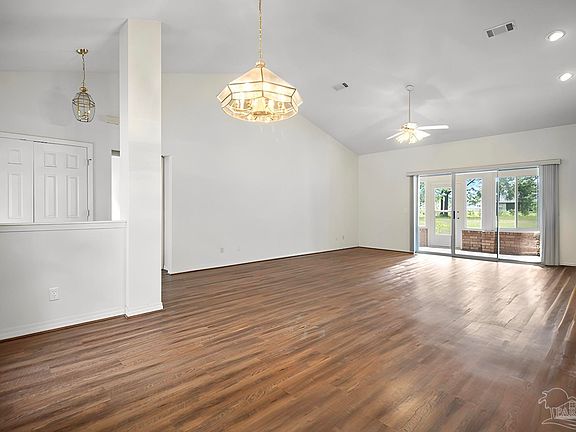 4th image of 5711 Country Squire Dr