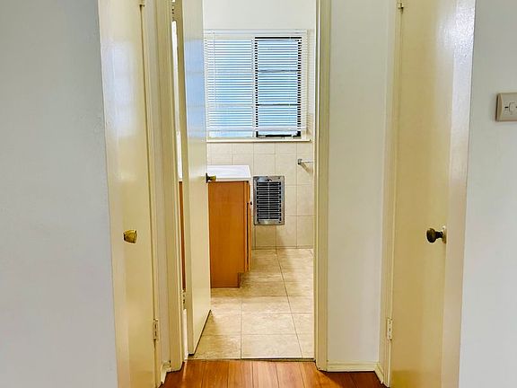 4th image of 827-831 S Oxford Ave #3