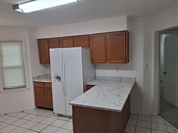 3rd image of 1008 Meads Rd