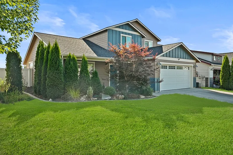 4 bed, 2.5 bath, 1800 sqft, $3,000 — Photo 2