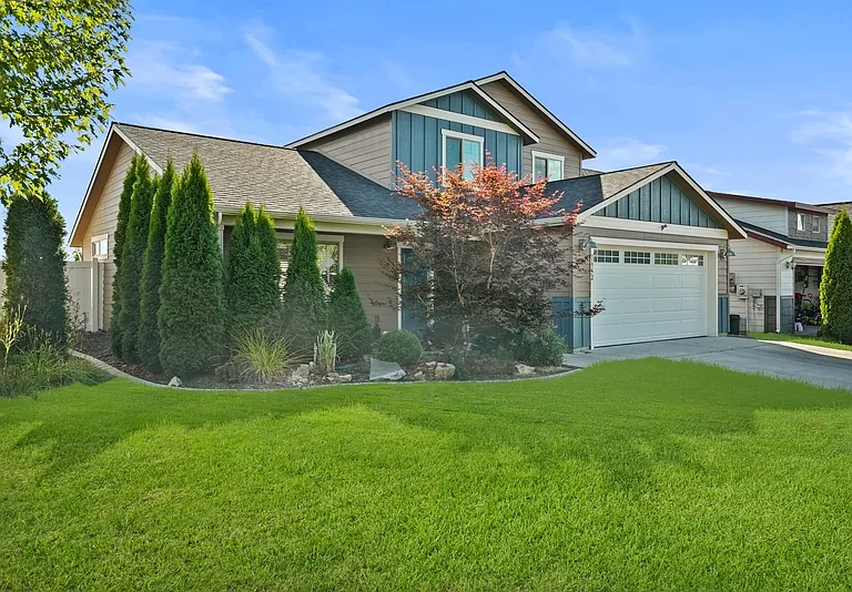1952 W Yaquina Dr — Photo 2