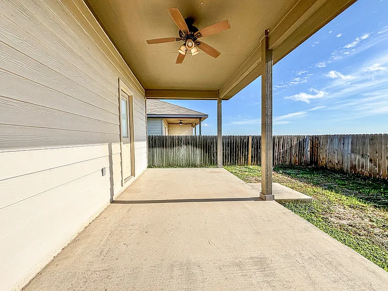 752 Saengerhalle Rd — Photo 15