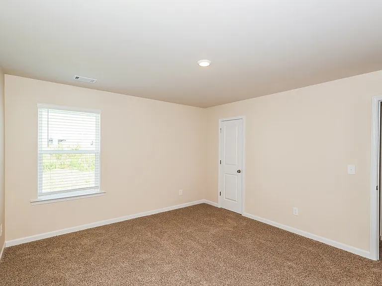 666 Mackenzie Cv — Photo 14