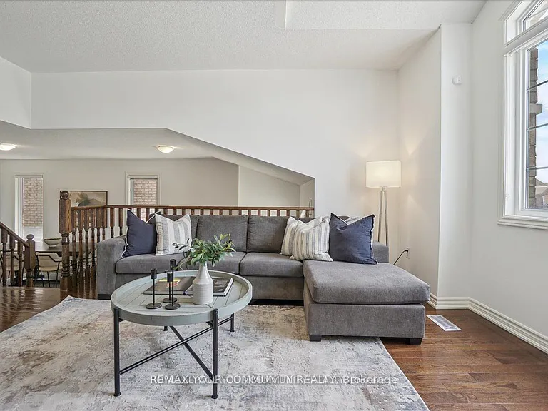 2172 Dawson Cres — Photo 12
