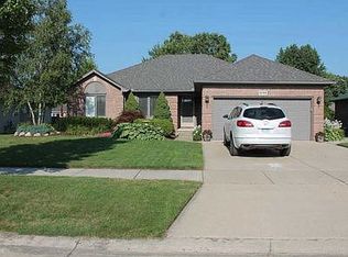 50168 Oxford Dr, Macomb, MI 48044