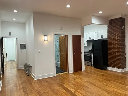 Rented by Expert Realty | media 6