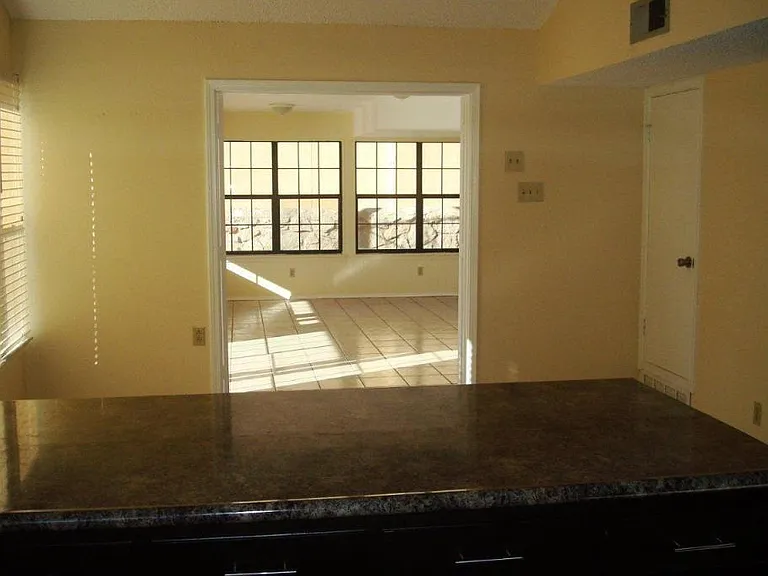 7401 Lakehurst Rd — Photo 9