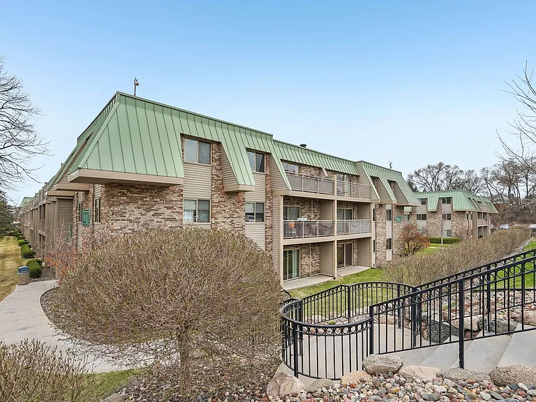 Larpenteur Estates Apartments — Photo 67