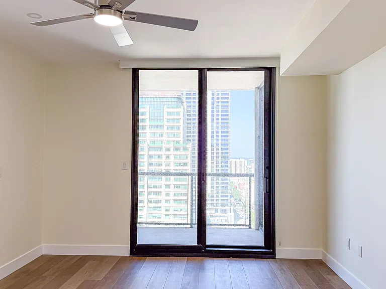 1 Beach Dr SE #2512 — Photo 24