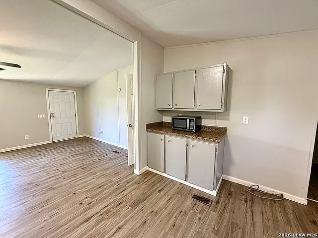 319 E Zipp Rd — Photo 8