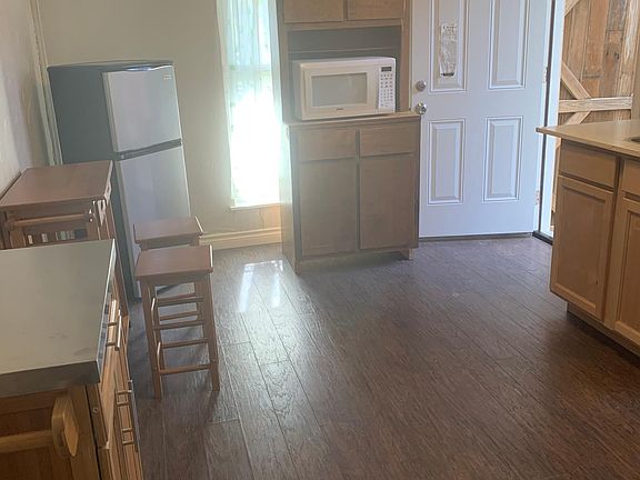 2nd image of 605 Wallace Dr