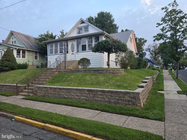 20 Lawrence Ave, Barrington, NJ 08007
