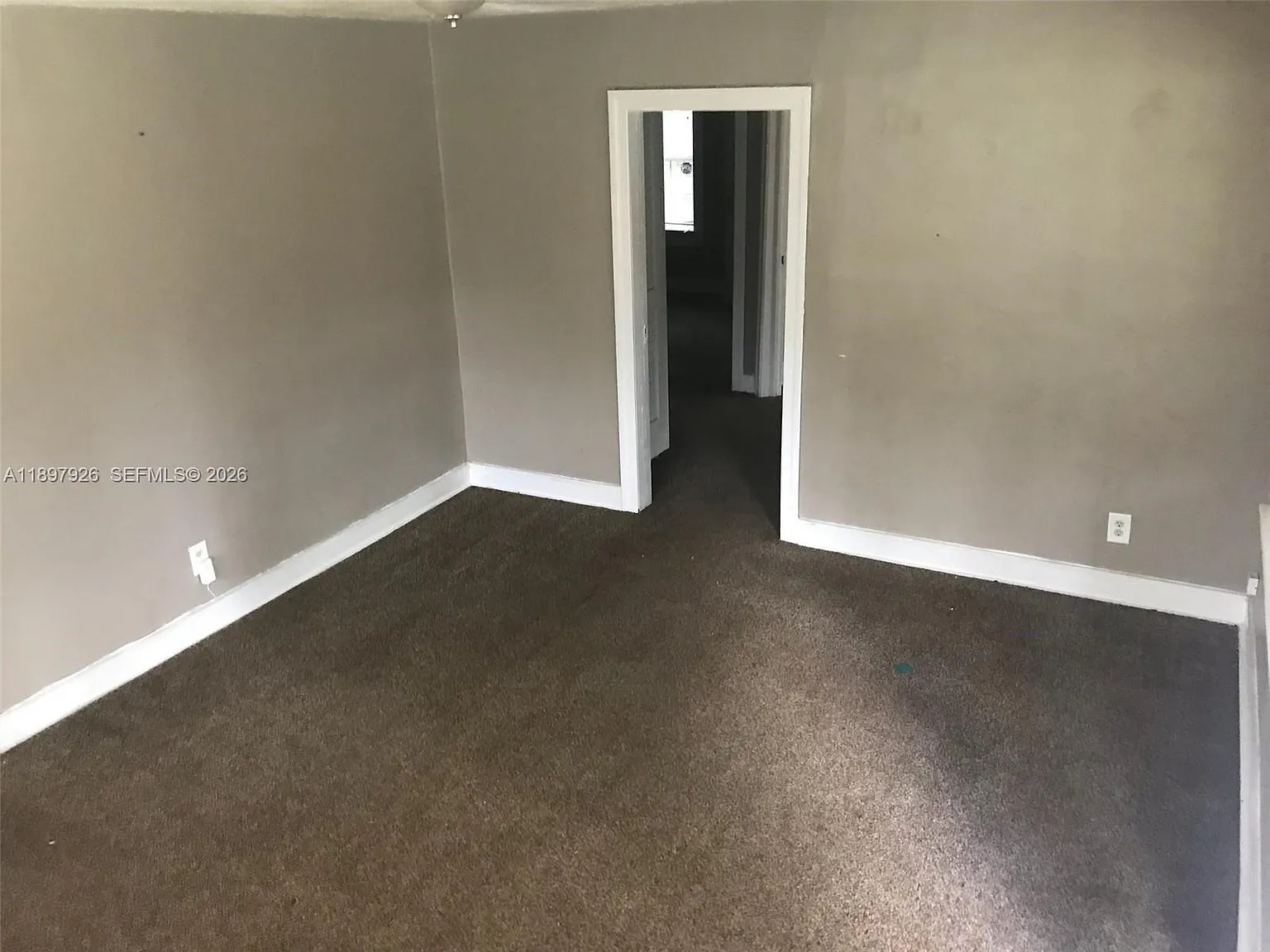 5 bed, 1.0 bath, $1,500 — Photo 4