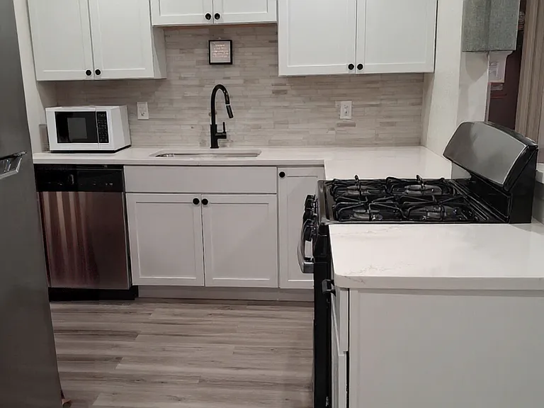 2727 N Lewis Ave — Photo 6