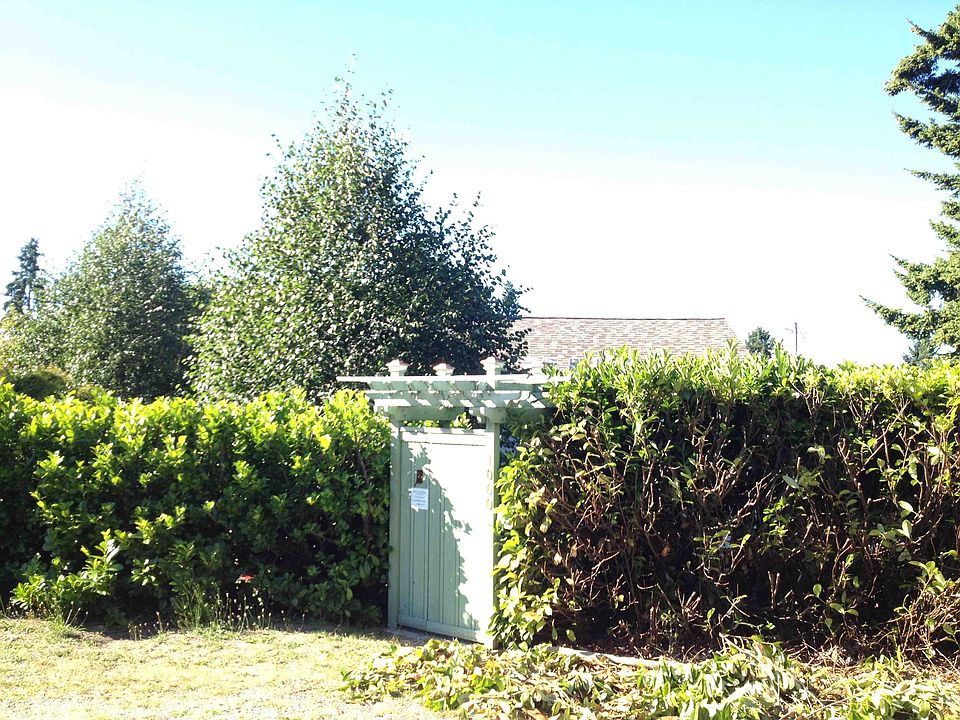 2nd image of 1060 NE 98th St