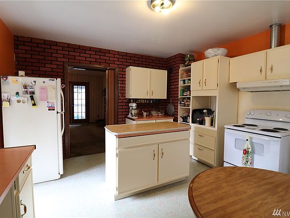 5th image of 3914 Olympic Ct SE
