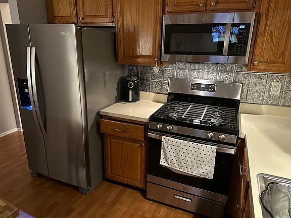 4th image of 33 Greenridge Cir