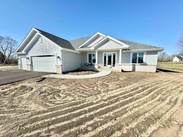 6018 Schaumburg Ln, Roscoe, IL 61073