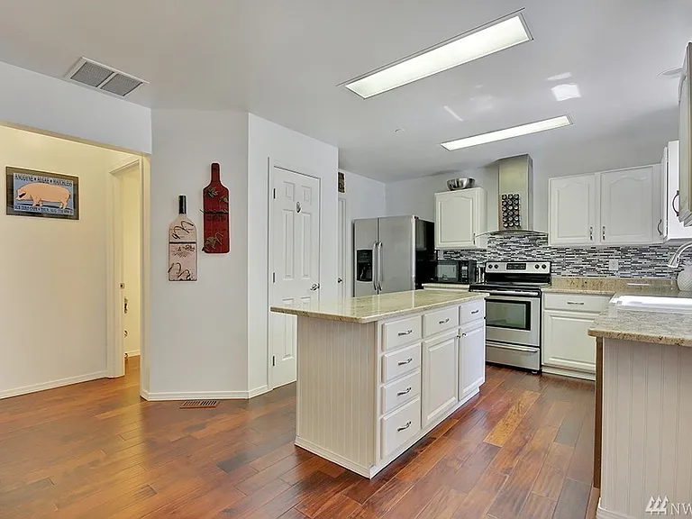 1637 McDonald Ave — Photo 3