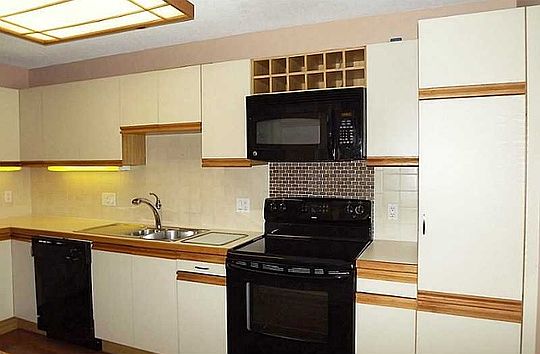 3rd image of 454 Bryantville Ct