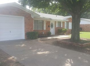 805 S Preston Rd, Burkburnett, TX 76354