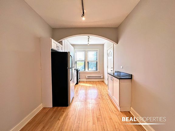 5th image of 2323 N Rockwell St #D3