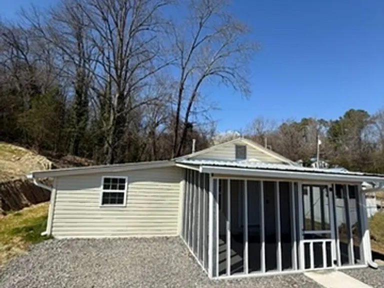 1904 Rayburn Ave — Photo 3