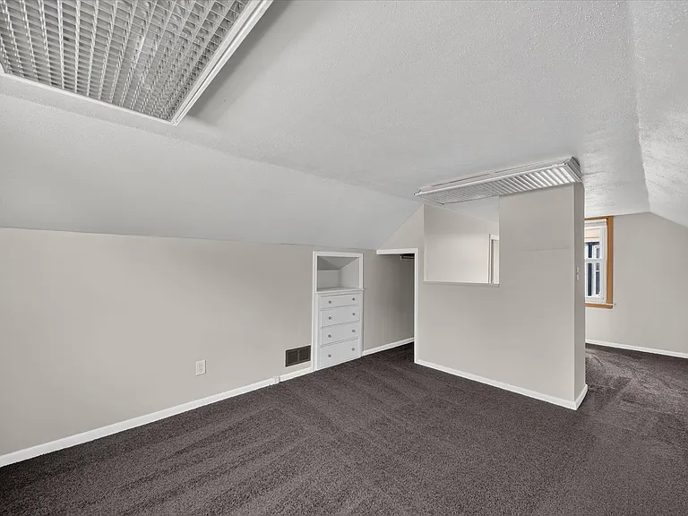 2090 Cicotte Ave — Photo 28
