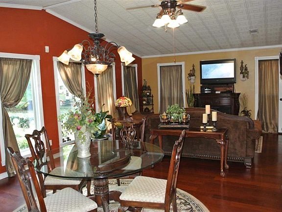 4th image of 204 Medina Dr