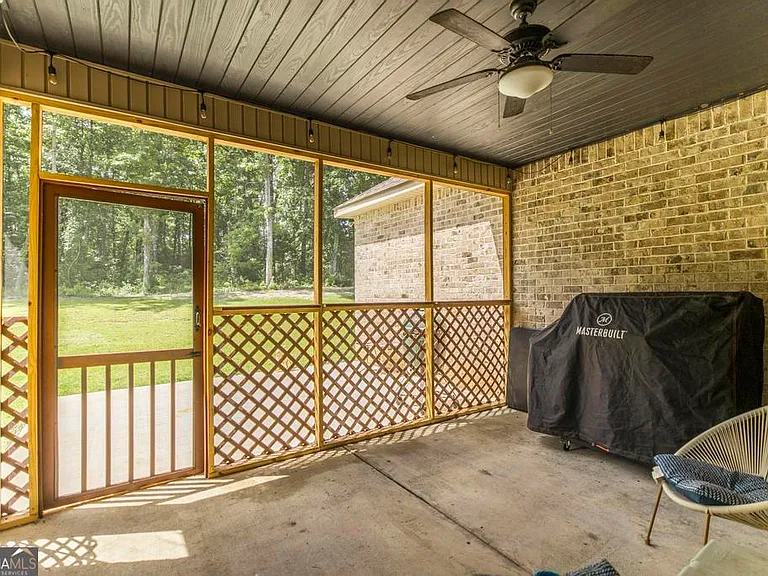 306 Rustic Live Oak Trl — Photo 30