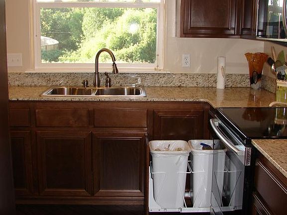 Built-in trash/recycle