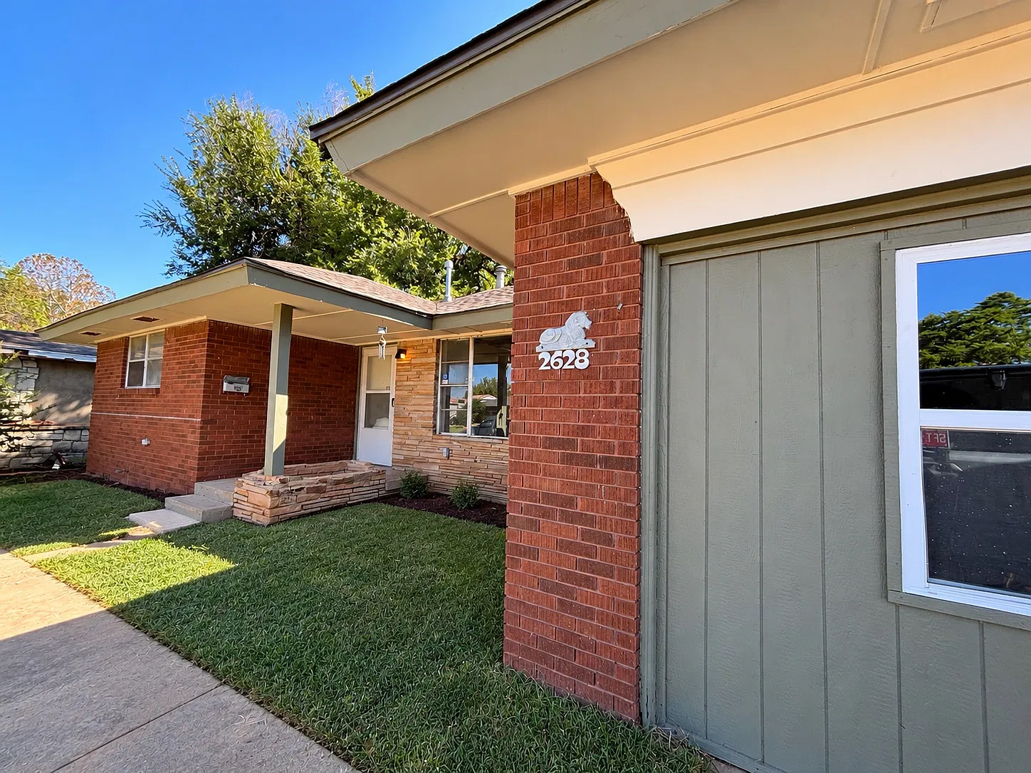 4 bed, 1.5 bath, 1500 sqft, $1,800 — Photo 1