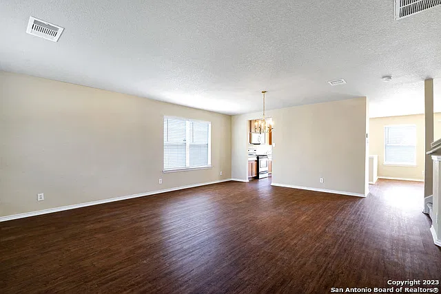 4 bed, 2.5 bath, 2278 sqft, $1,695 — Photo 3