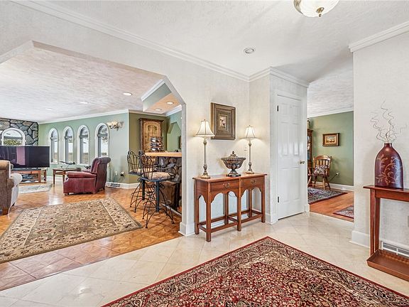 4th image of 116 Maple Dr