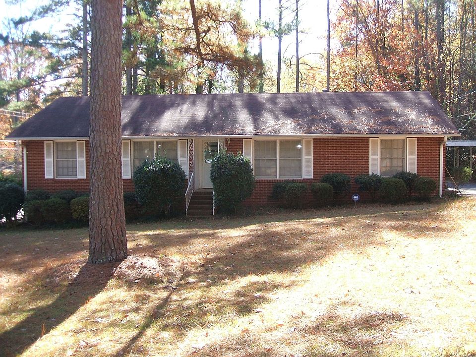 Immaculate 4 sided brick home 