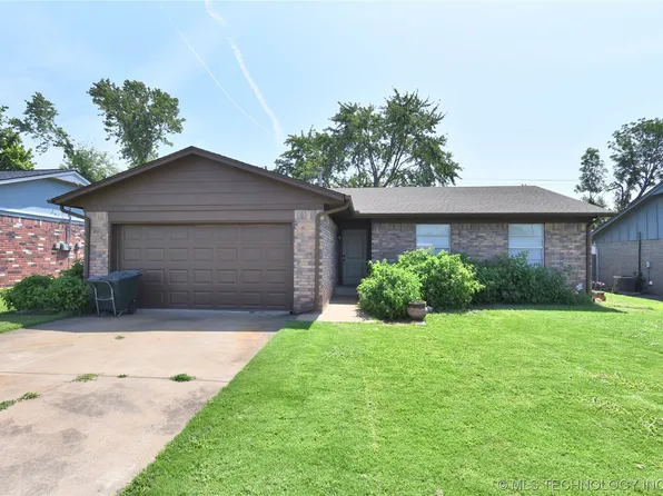4803 S Spruce Dr W, Sand Springs, OK 74063
