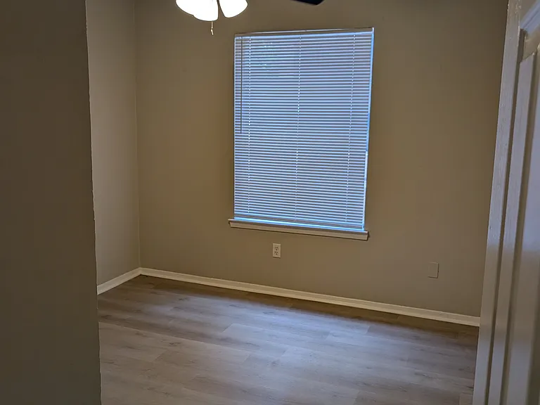 7518 Windhaven Rd — Photo 2