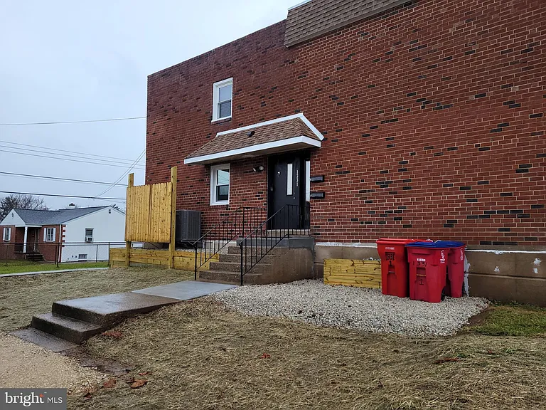 1331 Astor St #2 — Photo 6