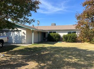 47 Acacia Dr, Lemoore, CA 93245
