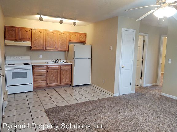 4th image of 210 W 8th St #10619136