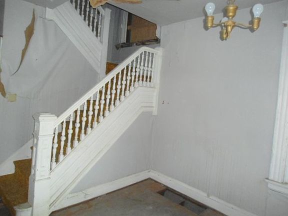 3rd image of 1915 Clarion Ave