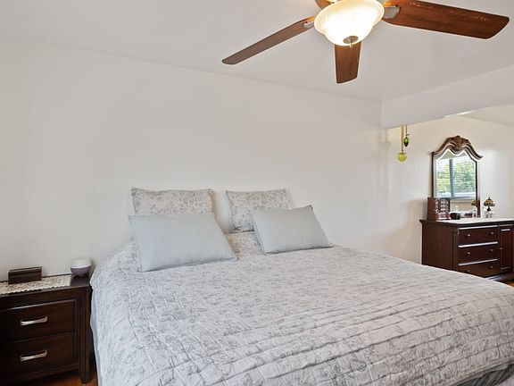 4th image of 3807 S Manhatten Dr