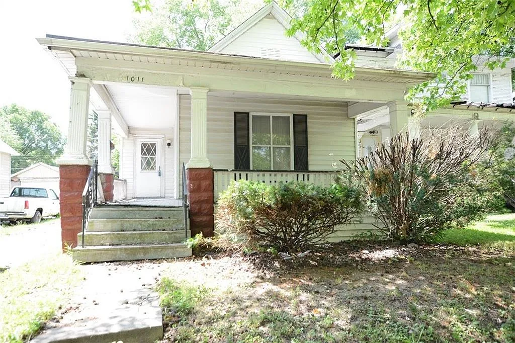 1011 E Prairie St photo 1