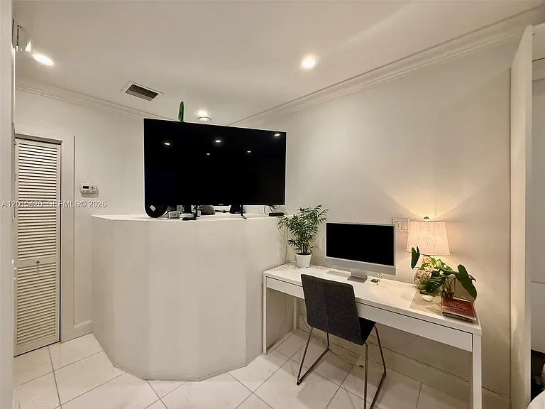260 Euclid Ave #24 — Photo 11