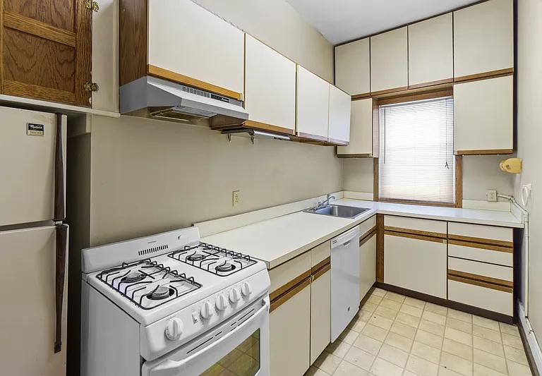 1109 E Genesee St #1 — Photo 6
