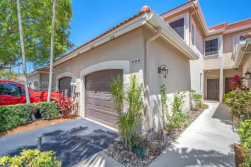 800 Sorrento Dr #2 Photo 1