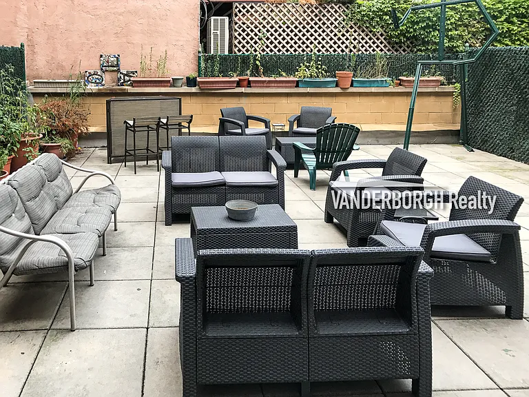 151 E 3rd St #4D — Photo 1