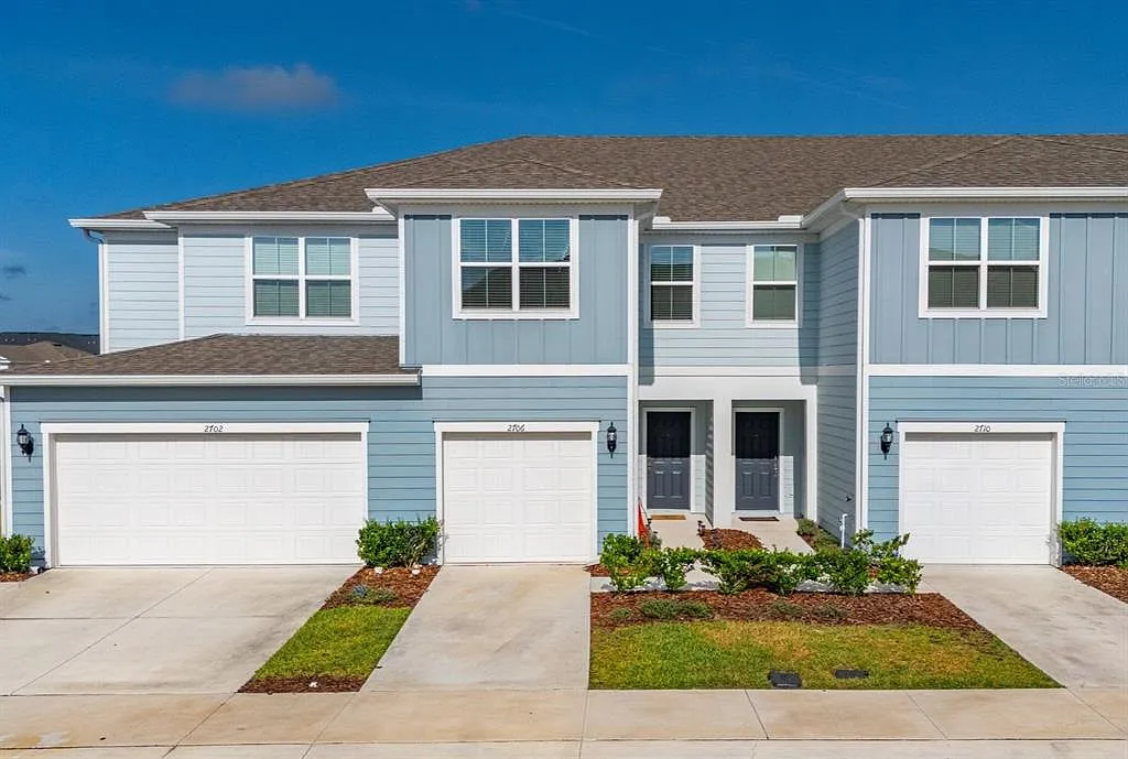 3 bed, 2.5 bath, 1736 sqft, $2,100 — Photo 1