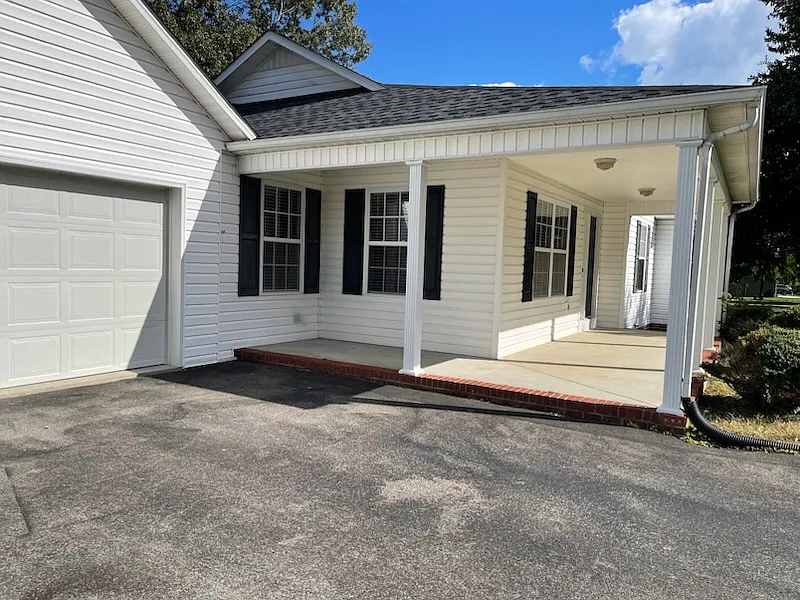 3 bed, 1410 sqft, $1,800 — Photo 2